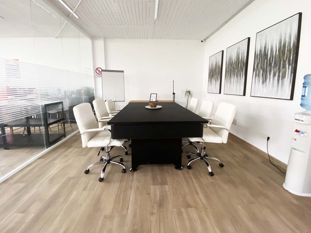 Meet the Night Owl Plan: Because Not Everyone Works 9 to 5 2 Oben-Meeting Room