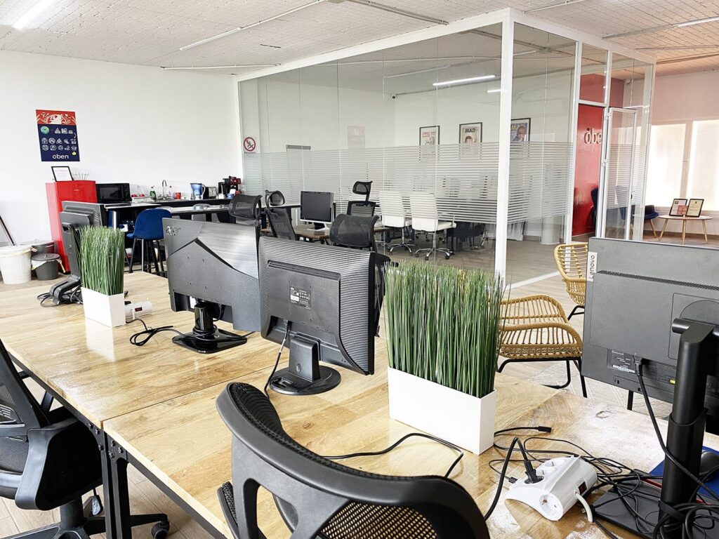 Meet the Night Owl Plan: Because Not Everyone Works 9 to 5 1 Oben Workspace2