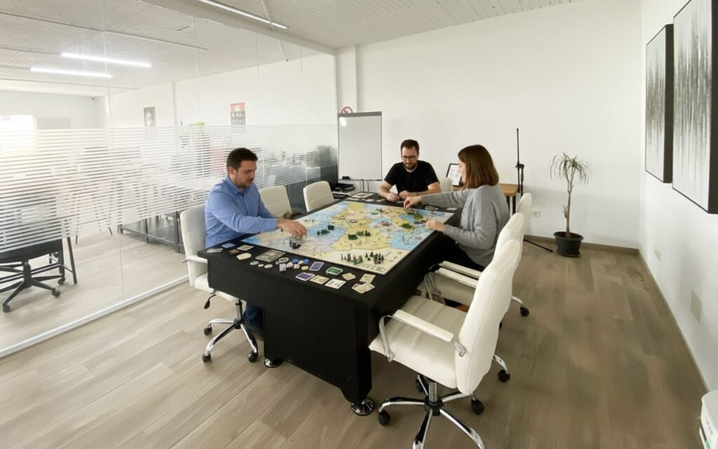 Un lugar estupendo para quedar con los amigos a jugar a un juego de mesa en Coín 5 Gran lugar para jugar a un juego de mesa en Coín2